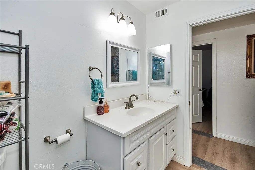 1341 1341 S Pembrooke Lane, Anaheim, California 92804 home-pic-25